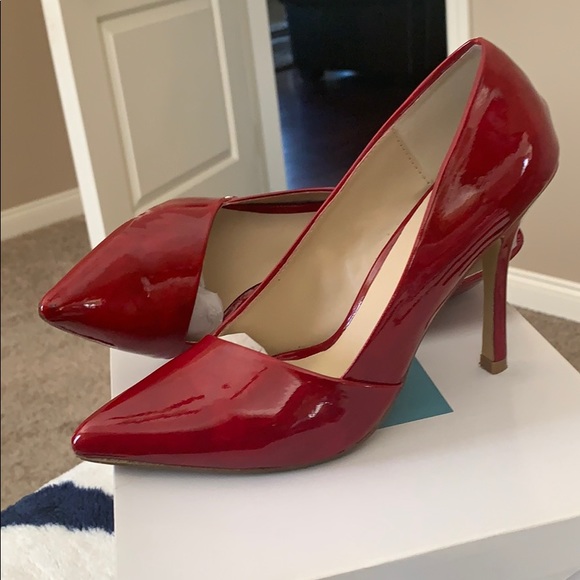 Red pumps - Picture 2 of 3